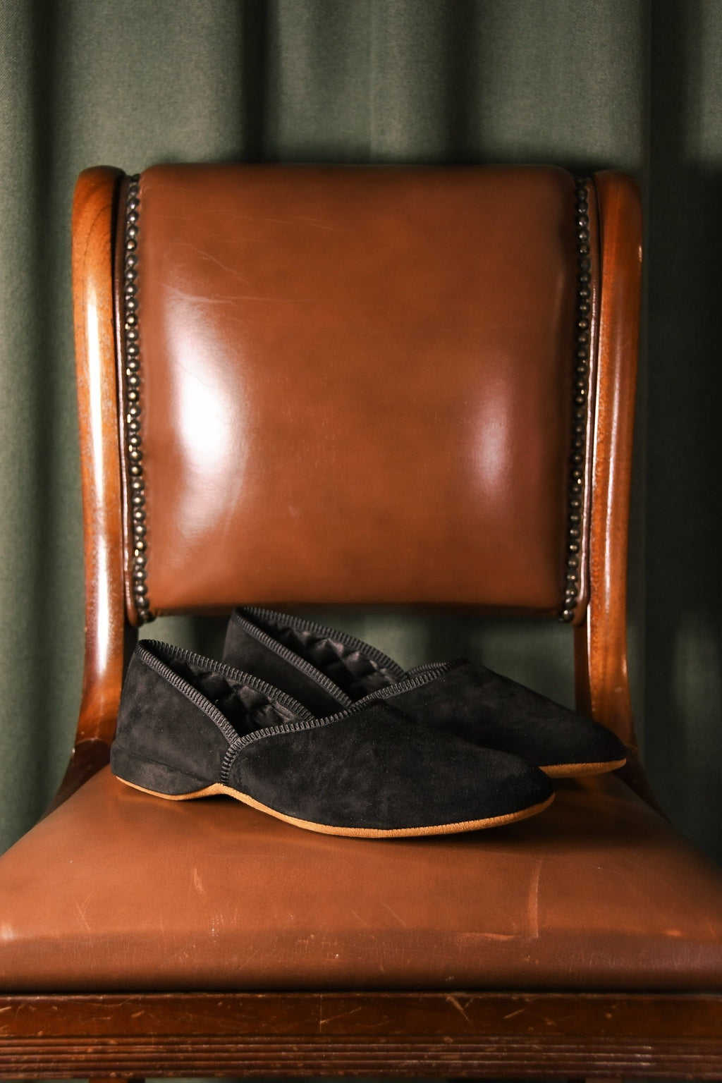 Grecian Slipper Black Suede, Bowhill & Eliott - Hammargruppen