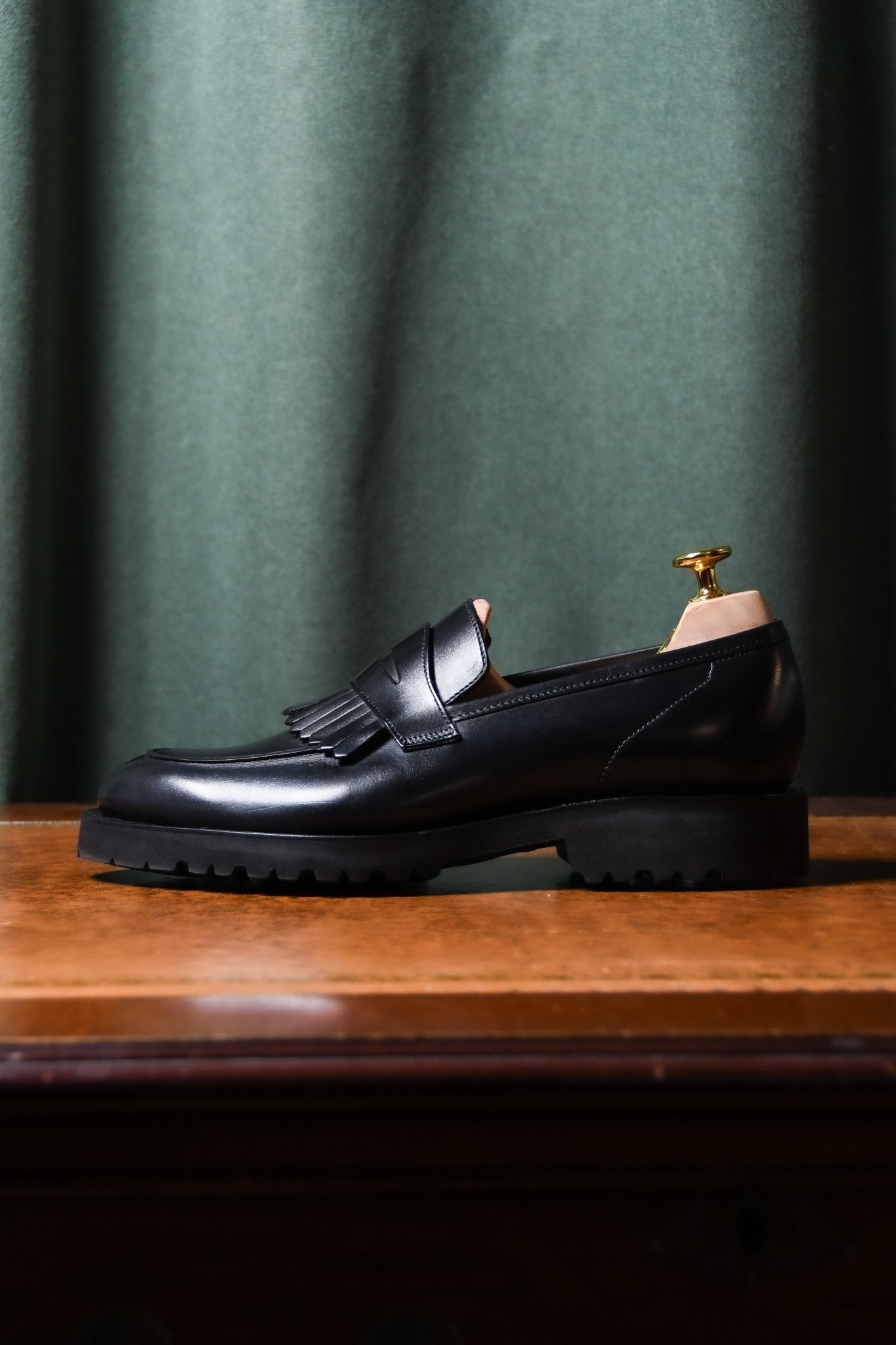 Julia Penny Loafer, Black Calf 'Vibram' Crockett & Jones - Hammargruppen