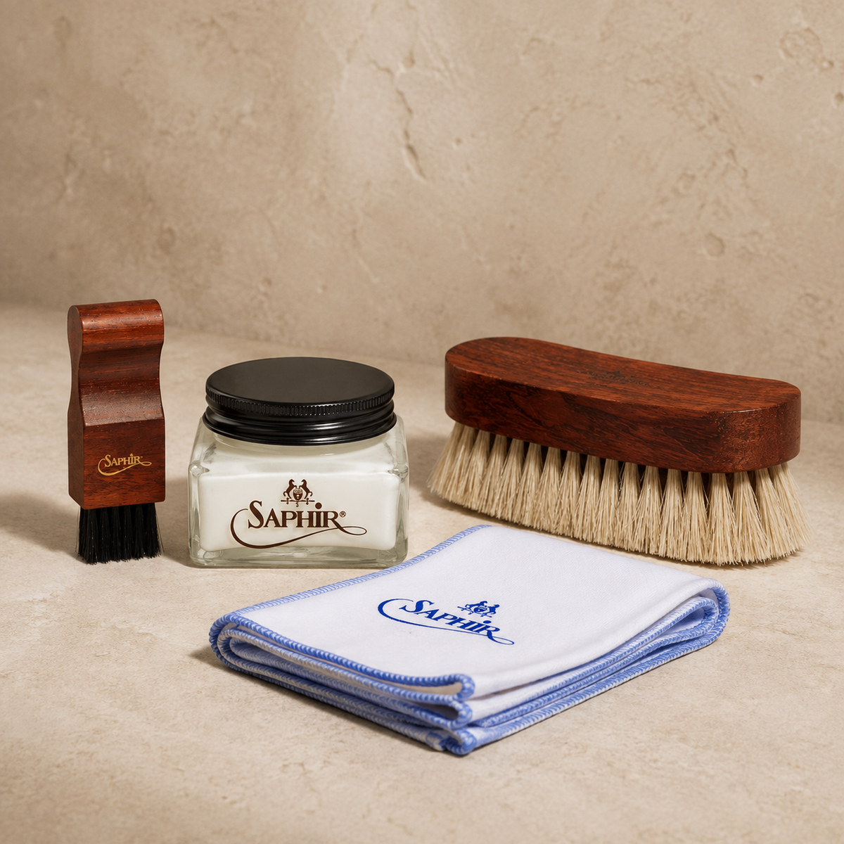 Essential Leather Care – Grundläggande skovård för läderskor | Saphir Médaille d'Or