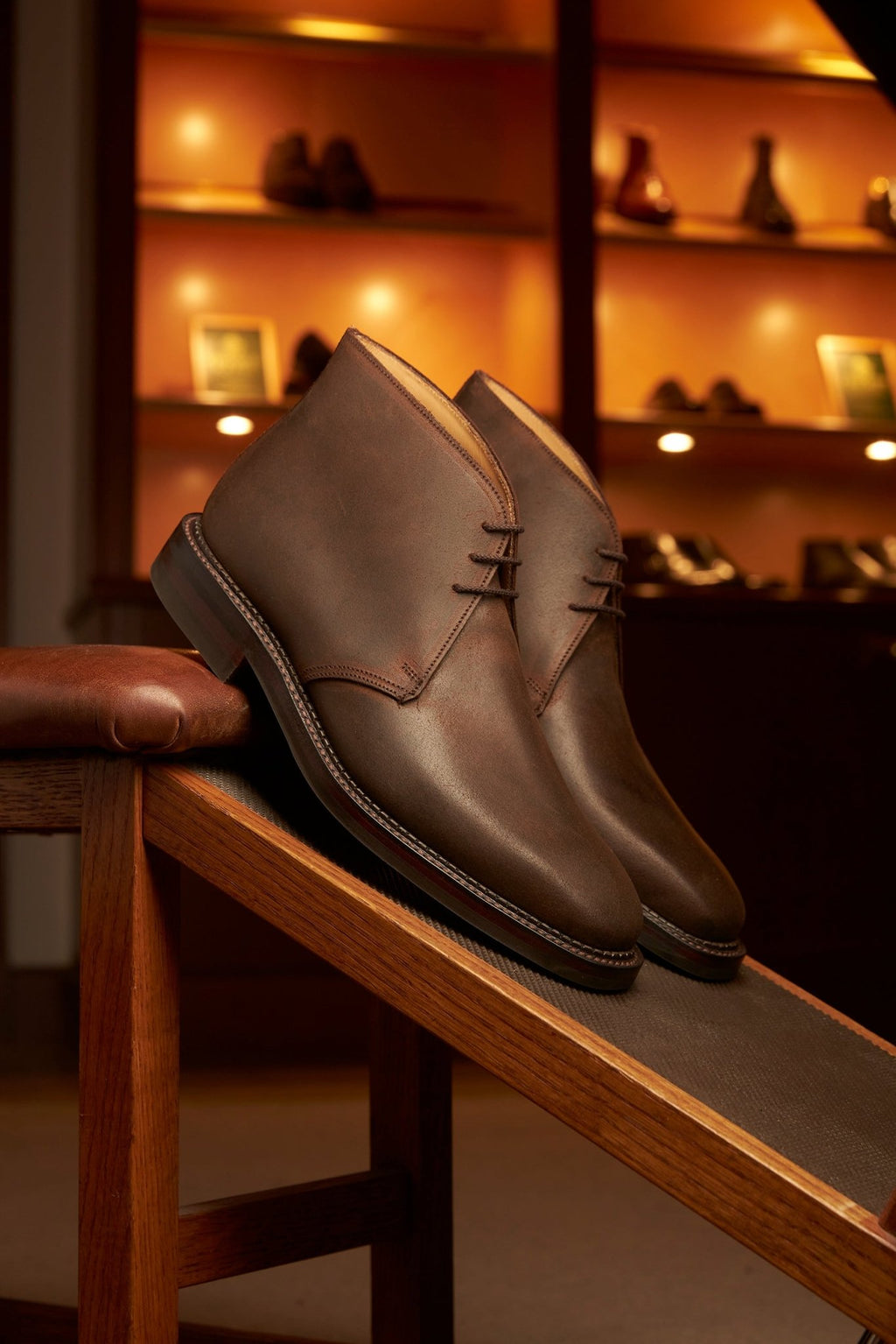 Molton Chukka Boot, Dark Brown Rough - Out Suede ‘Dainite’ Crockett & Jones - Hammargruppen