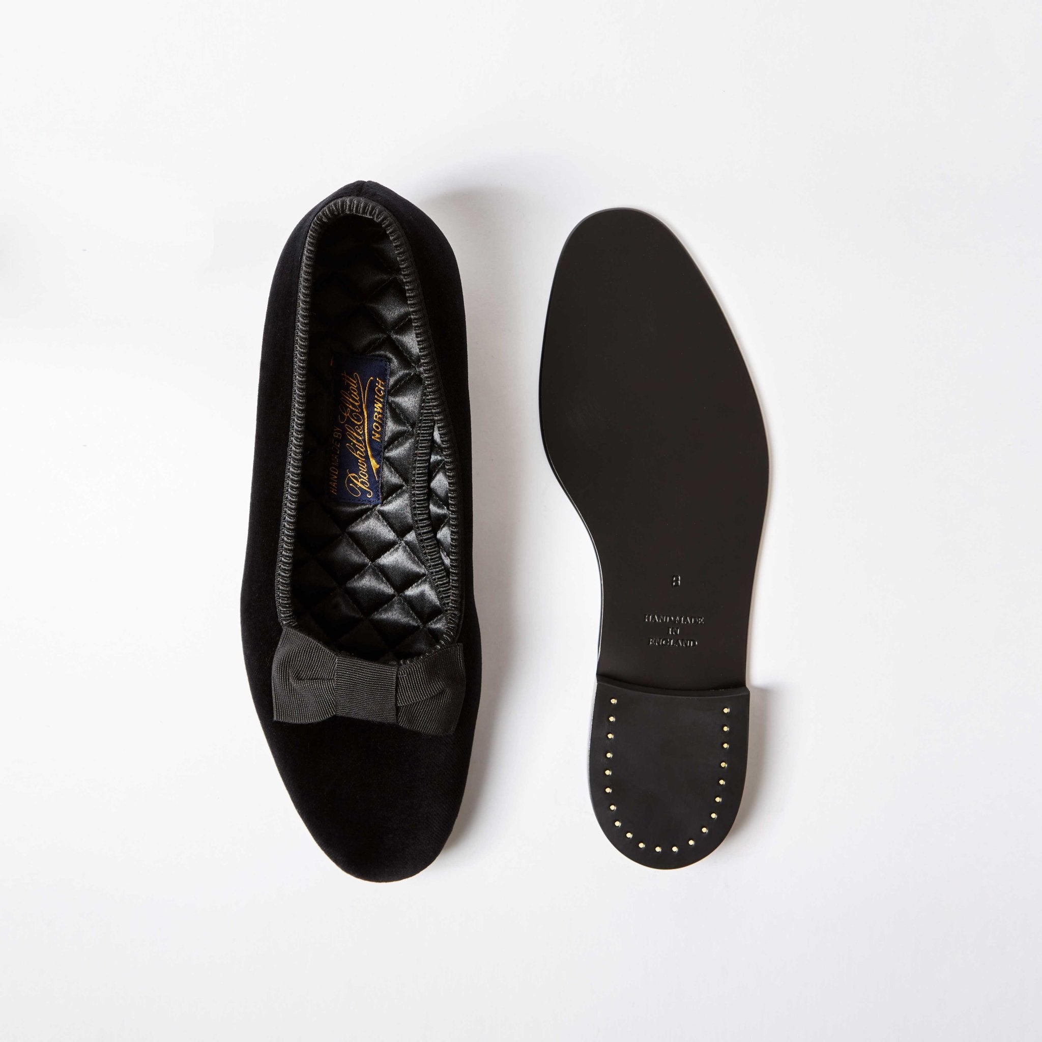 Opera Pump Black Velvet, Bowhill & Elliott - Hammargruppen