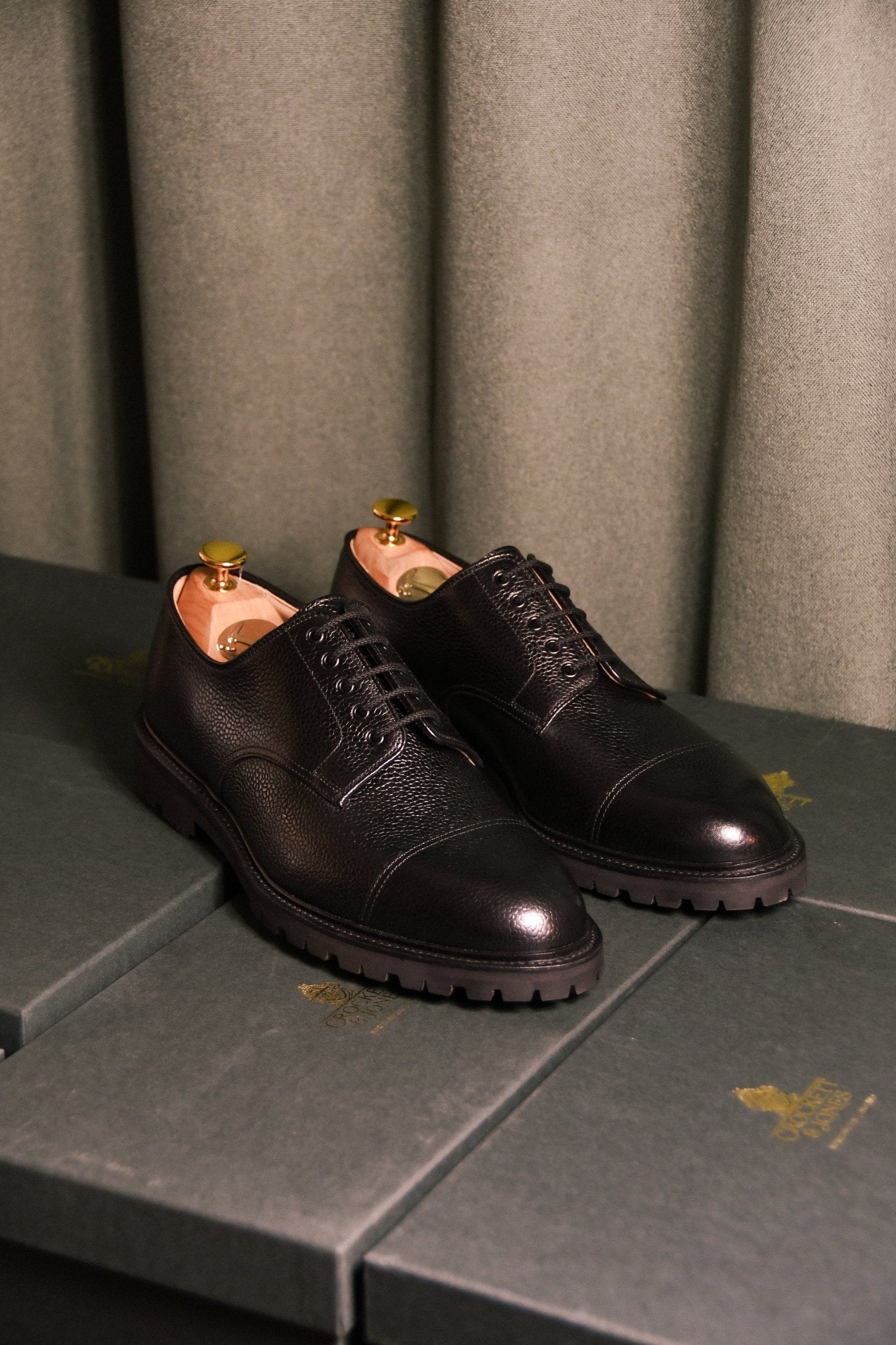 Crockett & Jones - Robust Derby Men's Shoe with Vibram Sole
